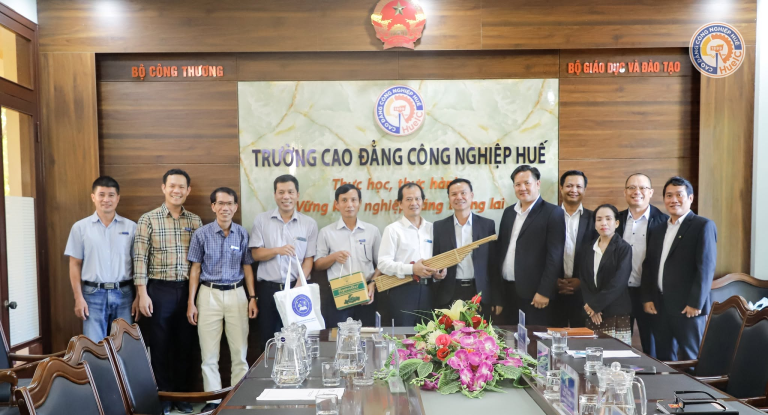 Lễ Ký kết biên bản Ghi nhớ hợp tác (MoU) với trường Cao đẳng Viêng Chăn